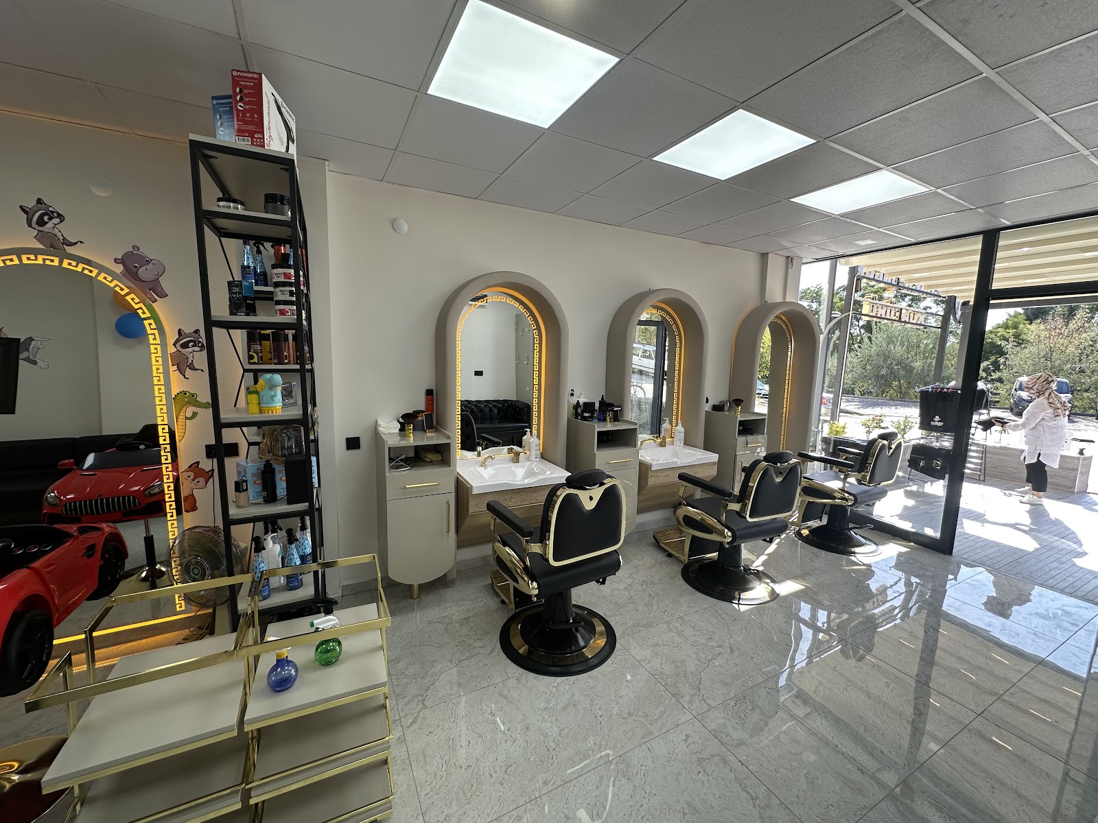 Yeni salonumuzun aydınlık iç mekânı
